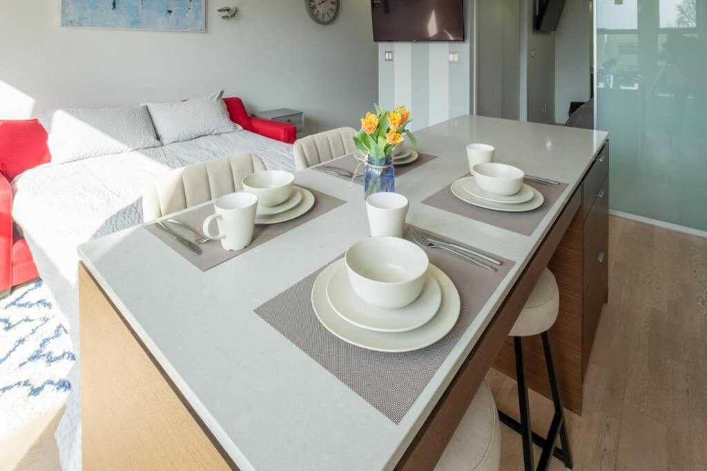 Clean 3Rd Floor 1 Bedroom Apt In Old Town China Town Вікторія Екстер'єр фото