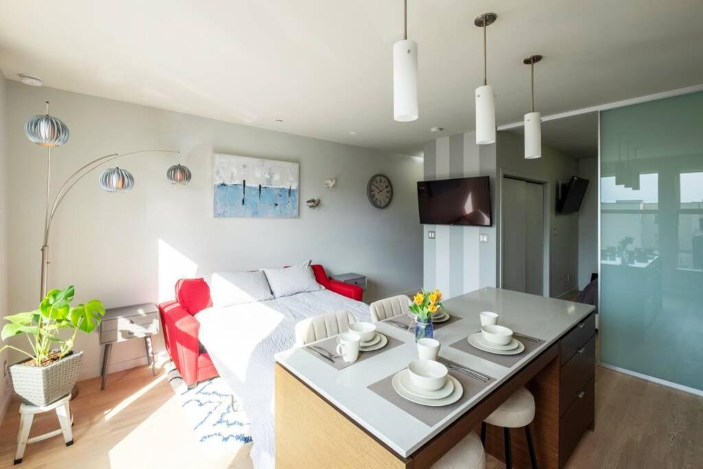Clean 3Rd Floor 1 Bedroom Apt In Old Town China Town Вікторія Екстер'єр фото
