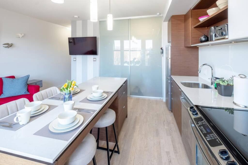 Clean 3Rd Floor 1 Bedroom Apt In Old Town China Town Вікторія Екстер'єр фото